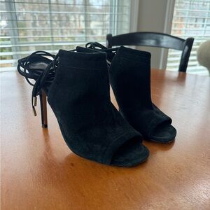 🖤👠Steve Madden Black Peep Toe Tie Up Heels